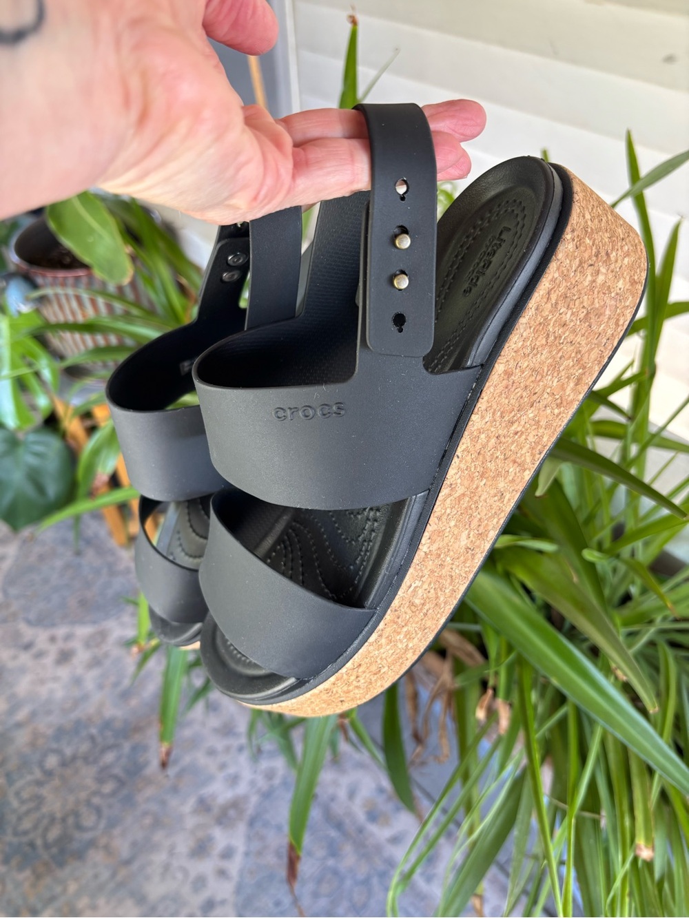 NWOT Crocs Brooklyn Cork Low Wedge Sandal Black 7 - Picture 4 of 4